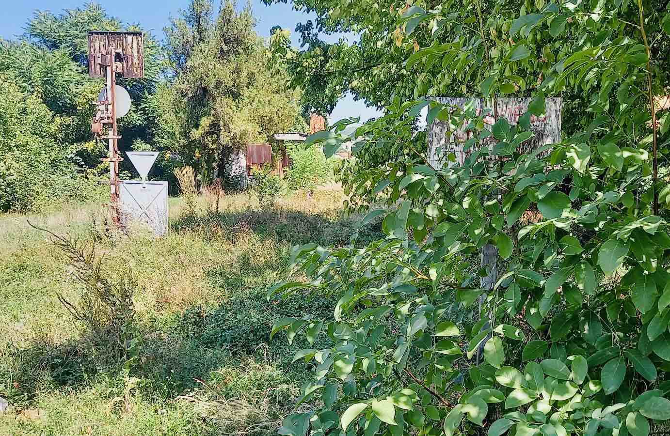 Tuzla već šest godina bez putničkih vozova: Zarasle pruge nova turistička atrakcija?
