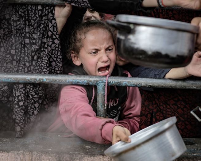 Tužne slike iz Gaze: Palestinci u redovima čekaju hranu