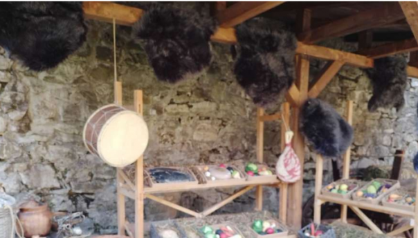 Tvrđava Vranduk obogaćena instalacijom srednjovjekovnog Trgovišta