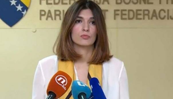 Tvrdnja Ćudić da 'RS dnevno testira 10 puta više od FBiH' - neistina