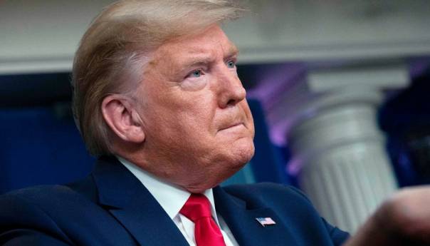 Twitter ponovno upozorio na neprimjeren Trumpov tvit