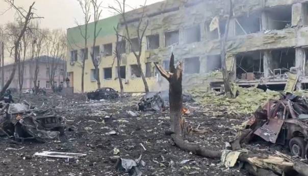 Twitter uklonio objave ambasade Rusije o raketiranju bolnice u Mariupolju