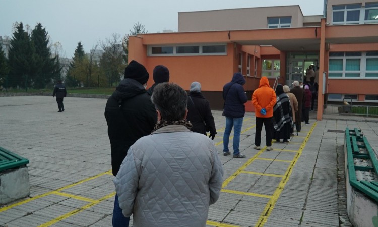 FOTO: Otvorena birališta, građani glasaju za lokalnu vlast