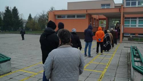 FOTO: Otvorena birališta, građani glasaju za lokalnu vlast