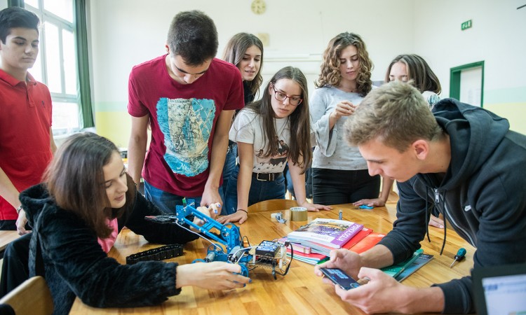 U 12 škola i na tri fakulteta oformljene STEM laboratorije