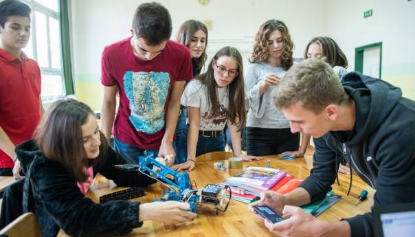 U 12 škola i na tri fakulteta oformljene STEM laboratorije