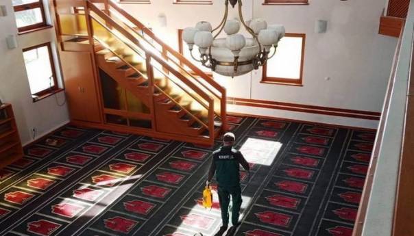 U 36 sarajevskih džamija izvršena dezinfekcija zbog koronavirusa