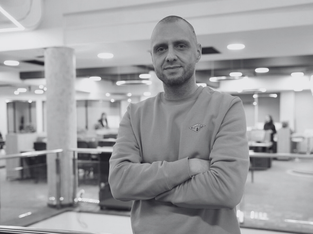 U 38. godini preminuo Jasmin Mušanović, novinar i urednik N1 BiH