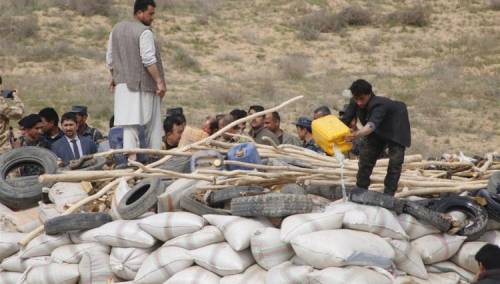 U Afganistanu policija zapalila 35 tona droge