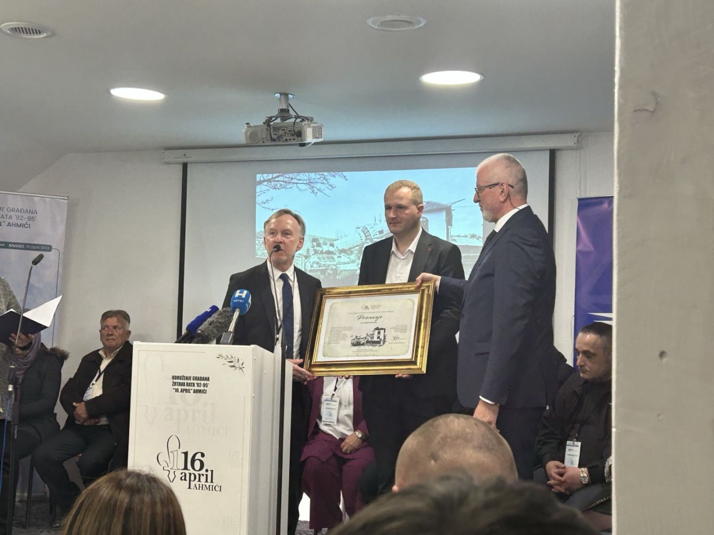U Ahmićima uručena priznanja zaslužnima za dostizanje pravde