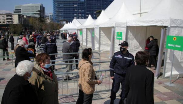 U Albaniji počela masovna vakcinacija protiv koronavirusa