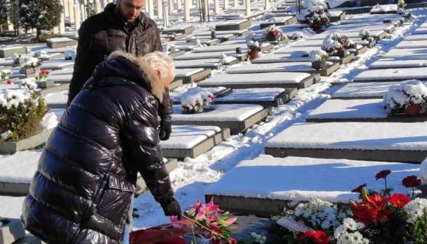 U Aleji velikana obilježena 20. godišnjica smrti Mirze Delibašića