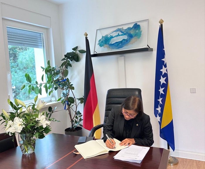 U Ambasadi BiH u Berlinu otvorena knjiga žalosti povodom 29. godišnjice genocida u Srebrenici