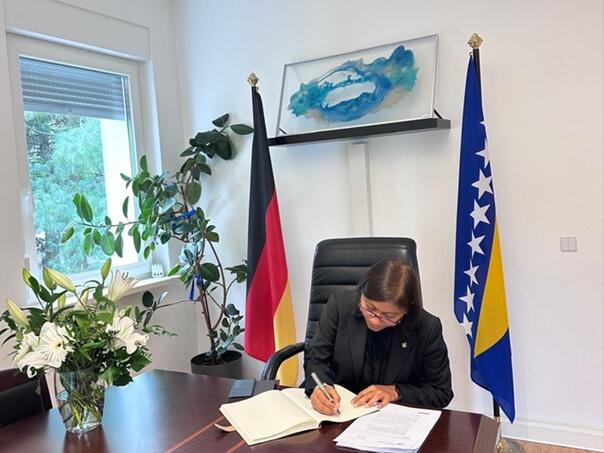 U Ambasadi BiH u Berlinu otvorena knjiga žalosti povodom 29. godišnjice genocida u Srebrenici