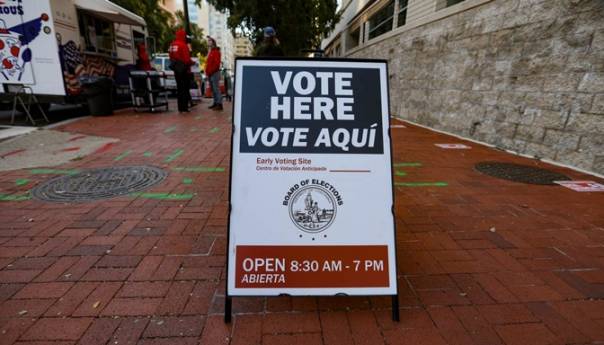 U Americi glasalo više od 100 miliona ljudi