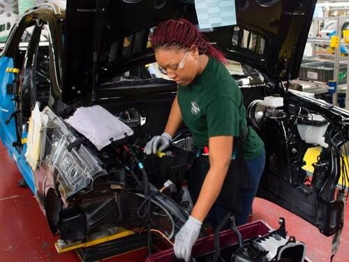 U Americi pada nezaposlenost, plate rastu, sve više novih poslova