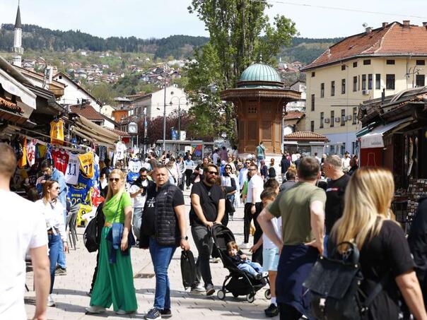U aprilu skoro 156 hiljada turista - 60,7 posto više u odnosu na mart, broj noćenja veći za 56,1 posto