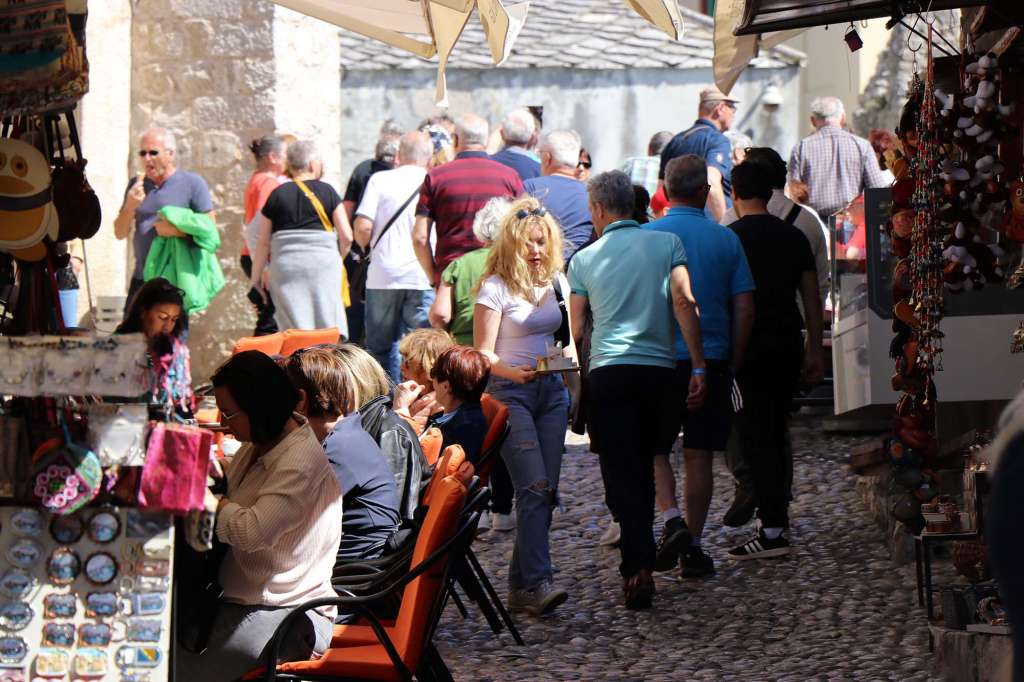 U aprilu u BiH 81,7 hiljada turista, ostvareno 165,9 hiljada noćenja