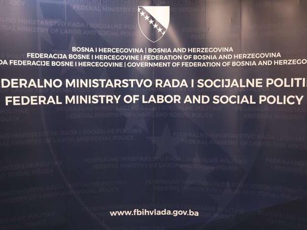 U augustu na federalnom dječijem dodatku 74.587 djece