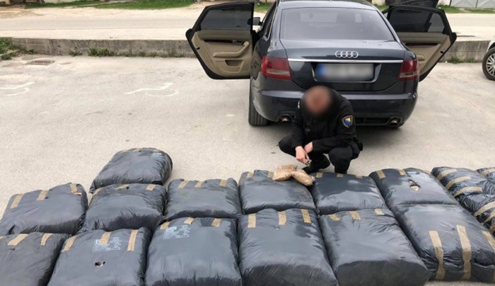 U automobilu pronađeno 320 kilograma duhana