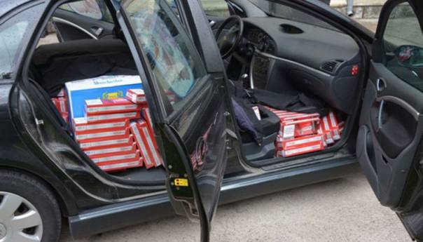 U autu švercovao oko 10.000 paklica cigareta