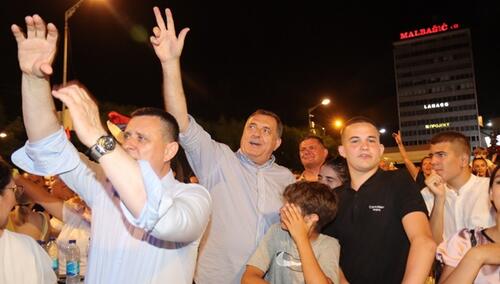 U Banjaluci četnička obilježja, slike Mladića i pjesma 'kad pozovu opet sam u rovu'