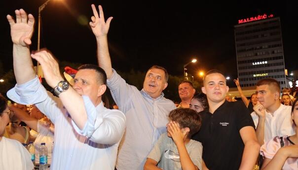 U Banjaluci četnička obilježja, slike Mladića i pjesma 'kad pozovu opet sam u rovu'