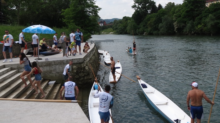 U Banjaluci otvorena sezona vožnje Dajak čamcima