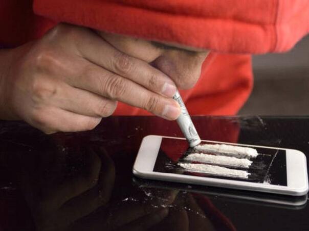 U Banjaluci uhapšeni muškarci, konzumirali kokain sa mobitela