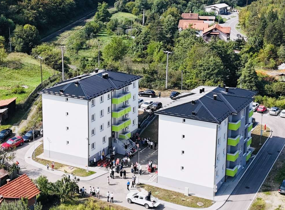 U Banovićima 30 porodica iz kolektivnih centara uselilo u nove stanove