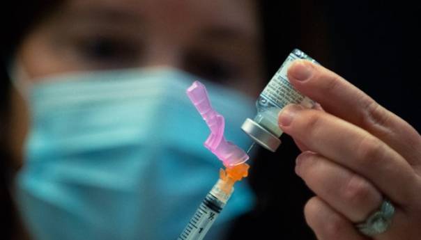 U "Batutu" vakcinacija studenata iz Tuzle, zahvalni Srbiji