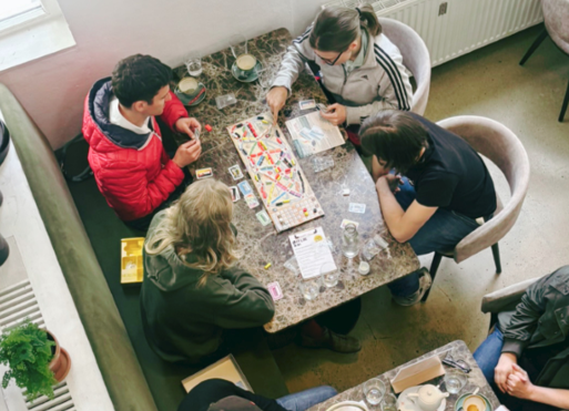 U Beču otvoren kafić u kojem je zabranjeno koristiti mobitel