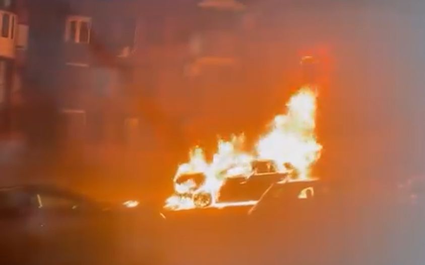U Beogradu iste noći zapaljeno nekoliko automobila