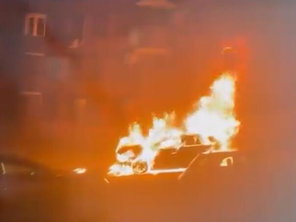 U Beogradu iste noći zapaljeno nekoliko automobila