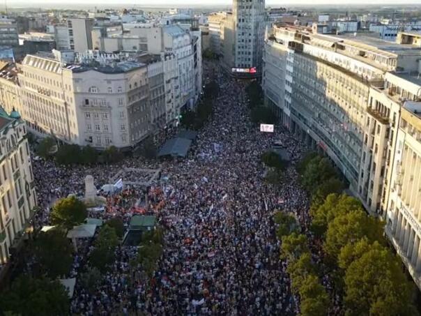 U Beogradu počeli veliki protesti od kojih strahuje Vučić