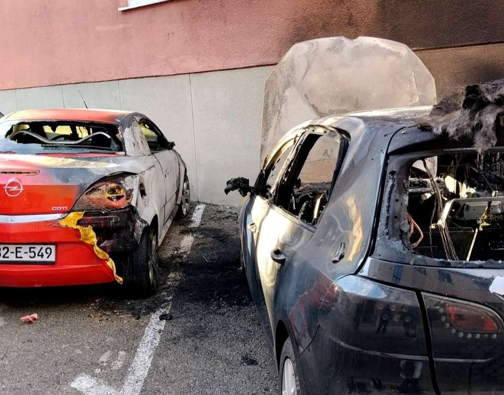 U bh. gradu sinoć izgorjela tri automobila: Policija ispituje okolnosti