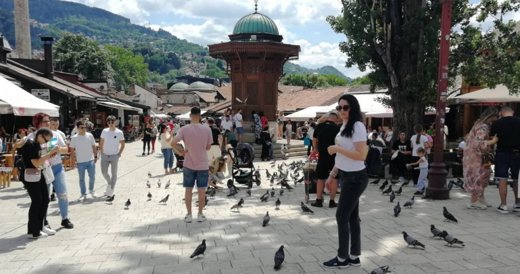 U BiH 393 novozaraženih, preminulo pet osoba