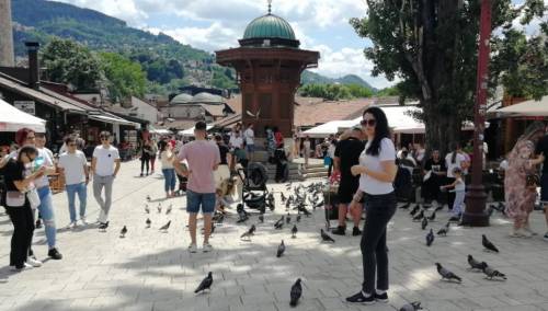 U BiH 393 novozaraženih, preminulo pet osoba