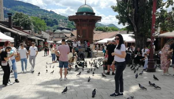 U BiH 393 novozaraženih, preminulo pet osoba