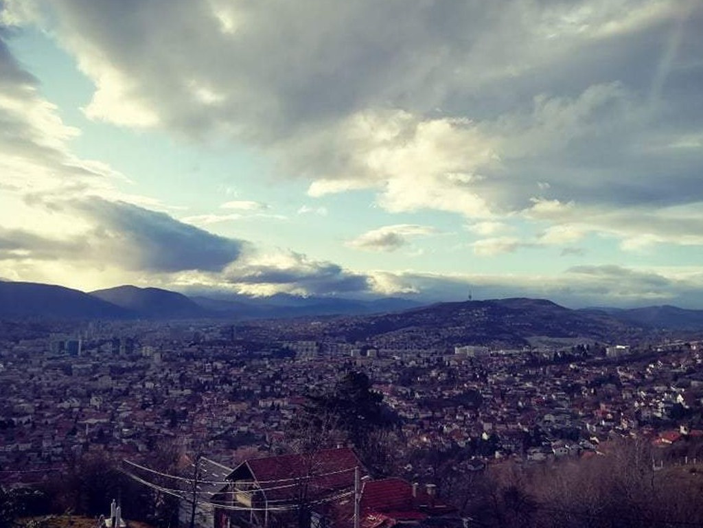 U BiH danas oblačno, poslijepodne pljuskovi i grmljavina