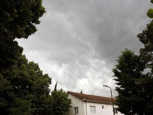 U BiH danas uglavnom oblačno, bit će lokalnih pljuskova