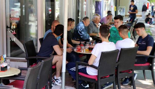 U BiH gotovo 200 hiljada osoba starijih od 30 godina živi s roditeljima