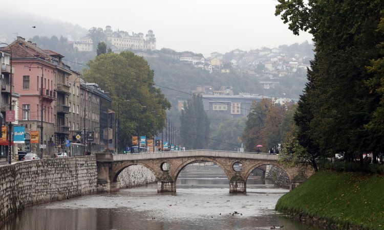 U BiH i narednih dana oblačno s kišom, na planinama sa snijegom