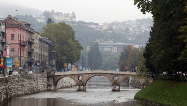 U BiH i narednih dana oblačno s kišom, na planinama sa snijegom