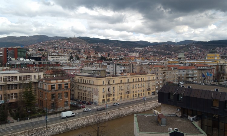 U BiH jutros oblačno vrijeme s kišom, u Neumu 14 stupnjeva