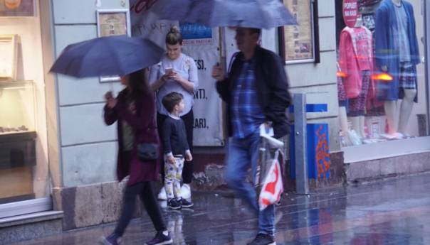 U BiH jutros pretežno oblačno s mjestimičnom kišom