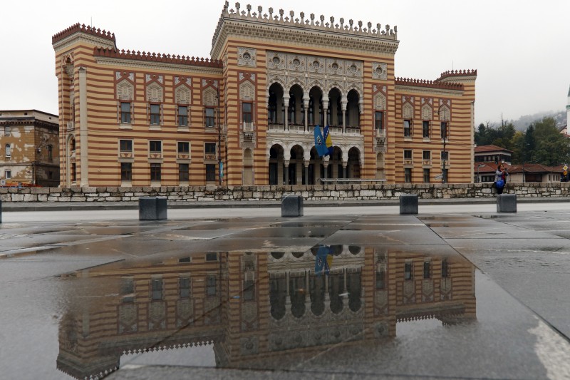 U BiH jutros pretežno oblačno sa slabom kišom ili rosuljom u Bosni