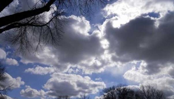 U BiH jutros pretežno oblačno vrijeme, ponegdje uz slabu rosulju