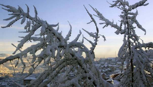 U BiH jutros sunčano vrijeme uz malu oblačnost, po kotlinama magla