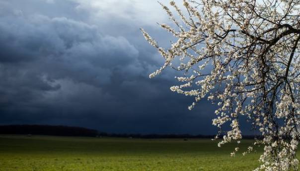 U BiH narednih dana uglavnom oblačno sa kišom ili lokalnim pljuskovima